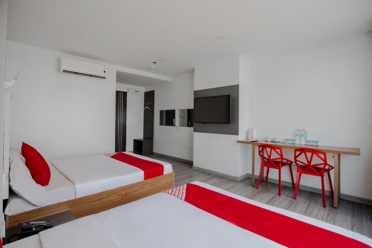 Oyo 666 Mc Hotel Fairview Quezon City Extérieur photo