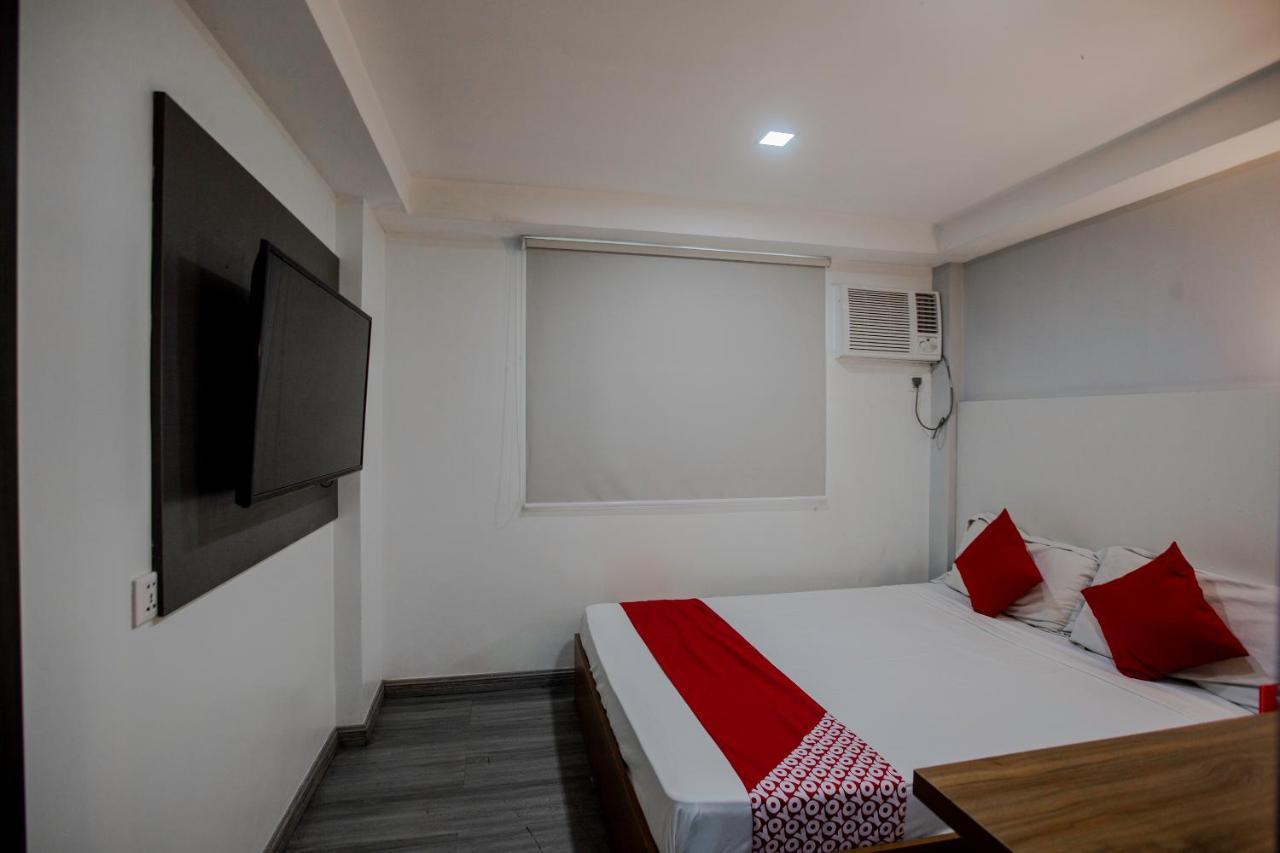 Oyo 666 Mc Hotel Fairview Quezon City Extérieur photo