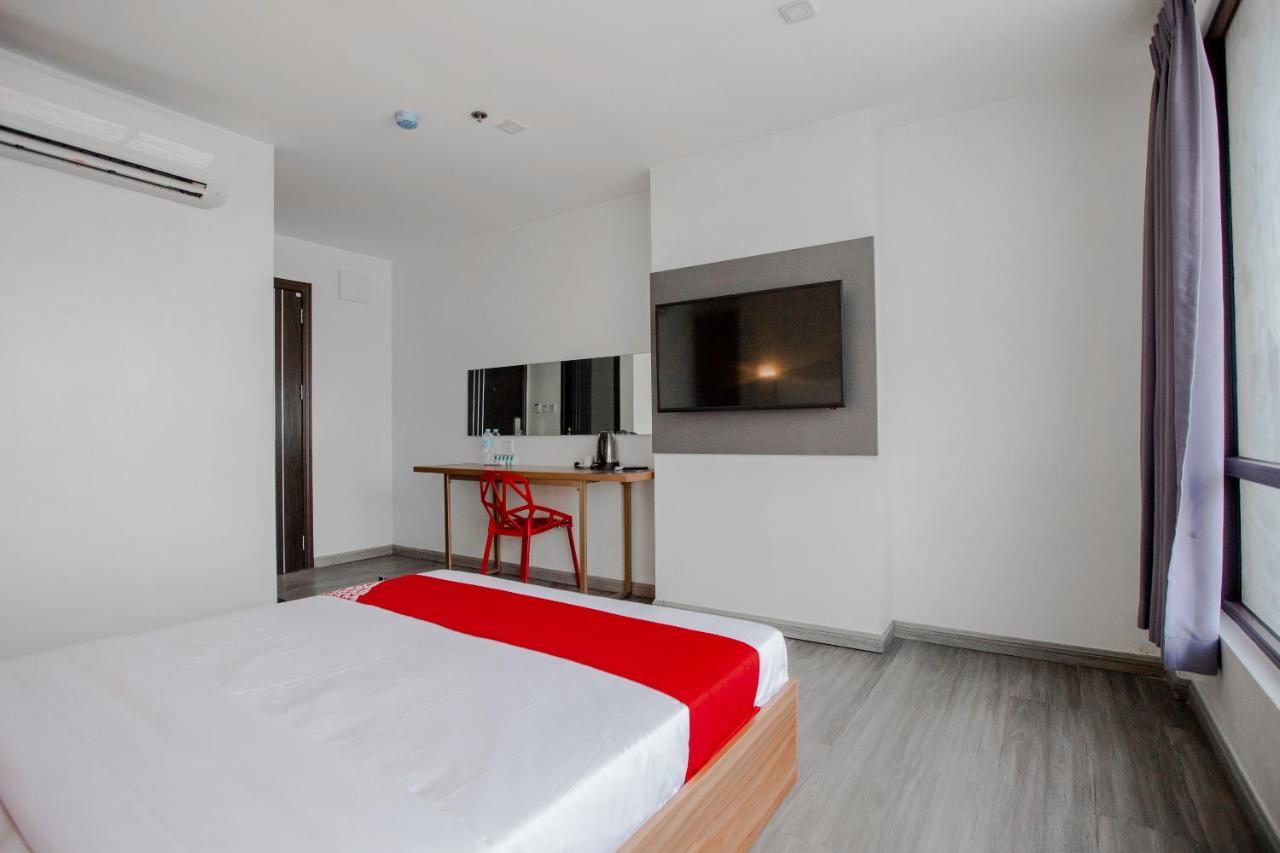 Oyo 666 Mc Hotel Fairview Quezon City Extérieur photo