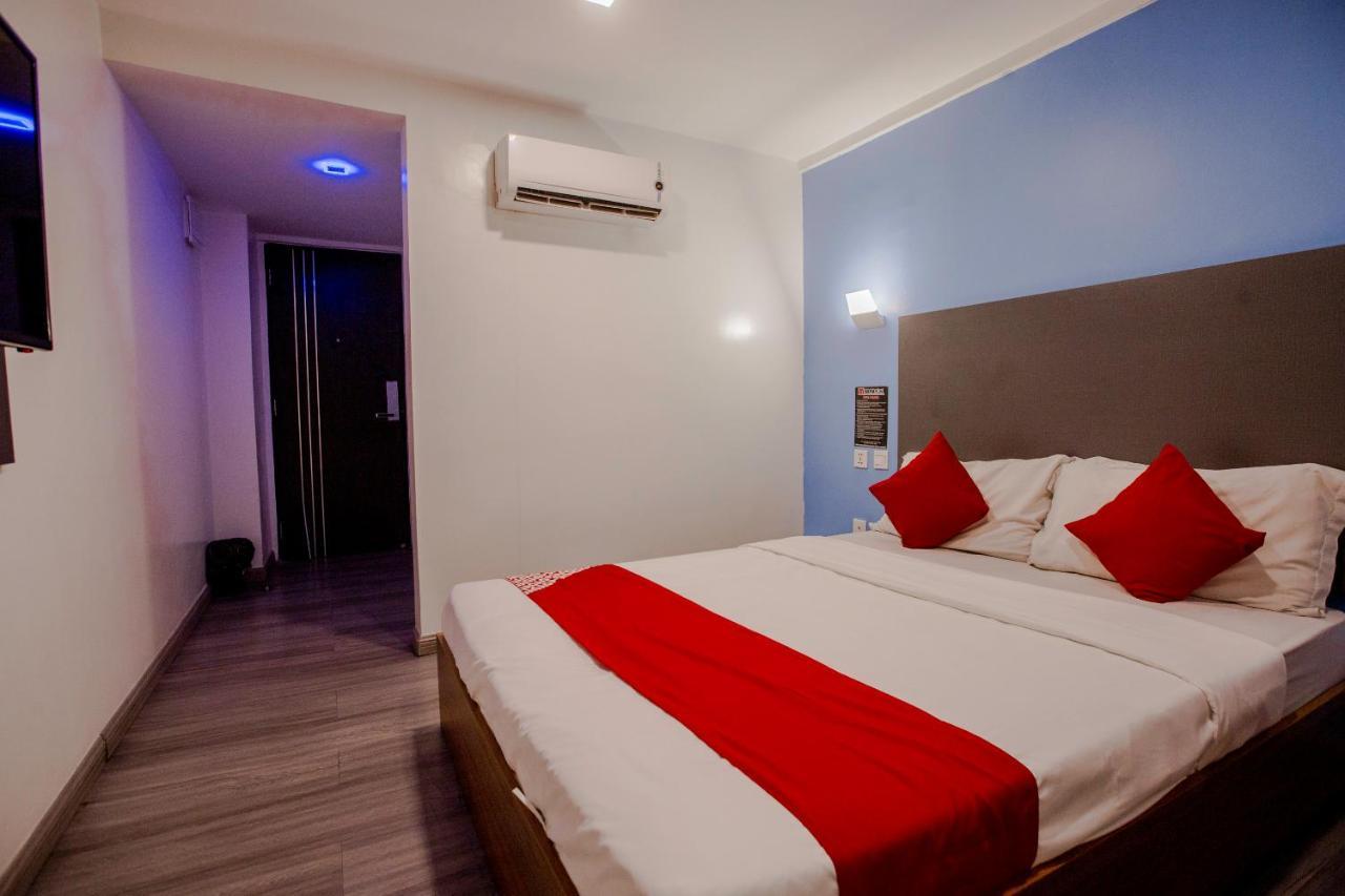 Oyo 666 Mc Hotel Fairview Quezon City Extérieur photo
