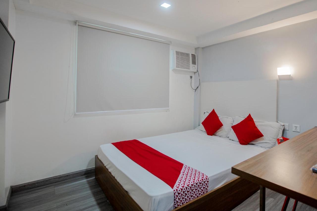 Oyo 666 Mc Hotel Fairview Quezon City Extérieur photo