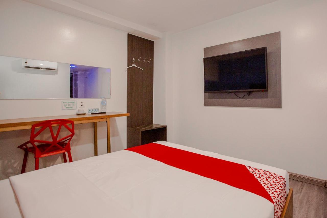 Oyo 666 Mc Hotel Fairview Quezon City Extérieur photo