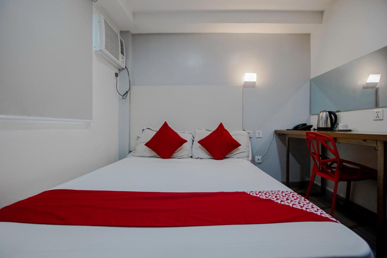 Oyo 666 Mc Hotel Fairview Quezon City Extérieur photo