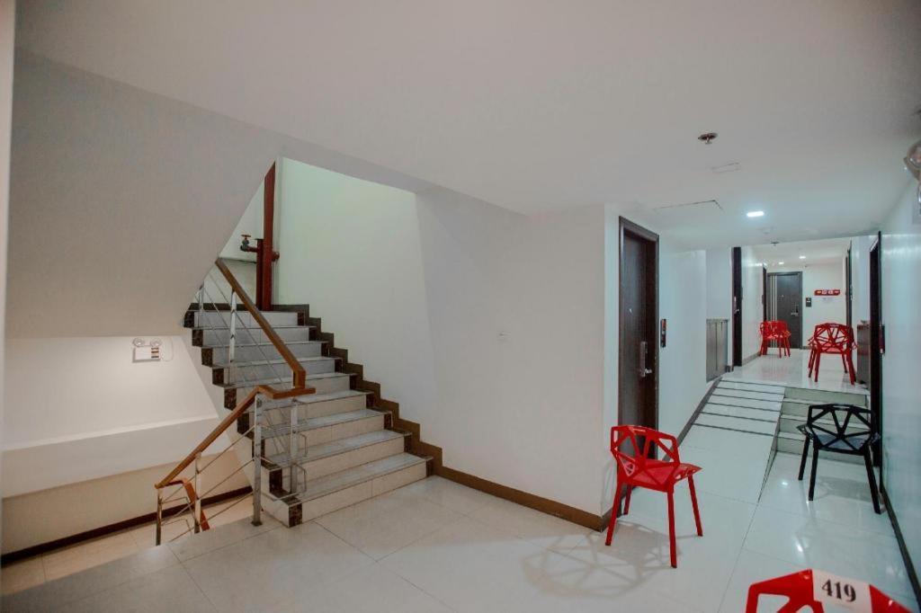 Oyo 666 Mc Hotel Fairview Quezon City Extérieur photo